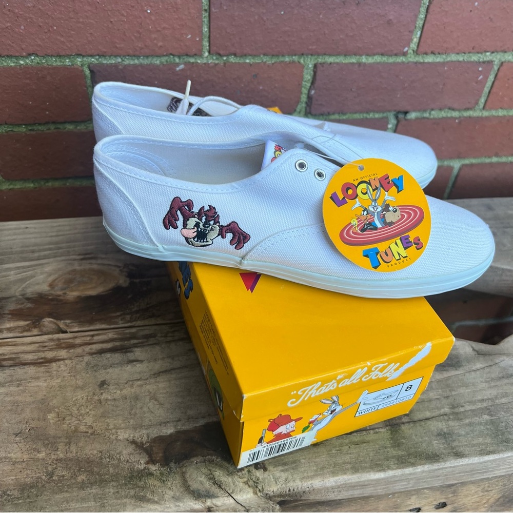 Vintage 1997 Looney Tunes Canvas Sneakers - White with Tasmanian Devil - Size 8 - Picture 1 of 12